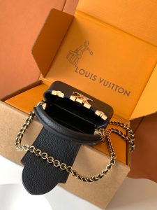 Louis Vuitton Handbag M10166 in Black
