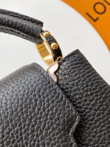 Louis Vuitton Handbag M10166 in Black