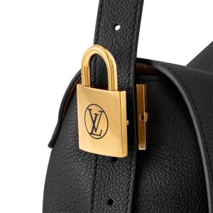 Louis Vuitton Messenger Bag M13148