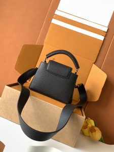 Louis Vuitton Handbag M59433 in Black