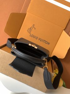 Louis Vuitton Handbag M59433 in Black