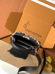 Louis Vuitton Card Holder M11908 in Black
