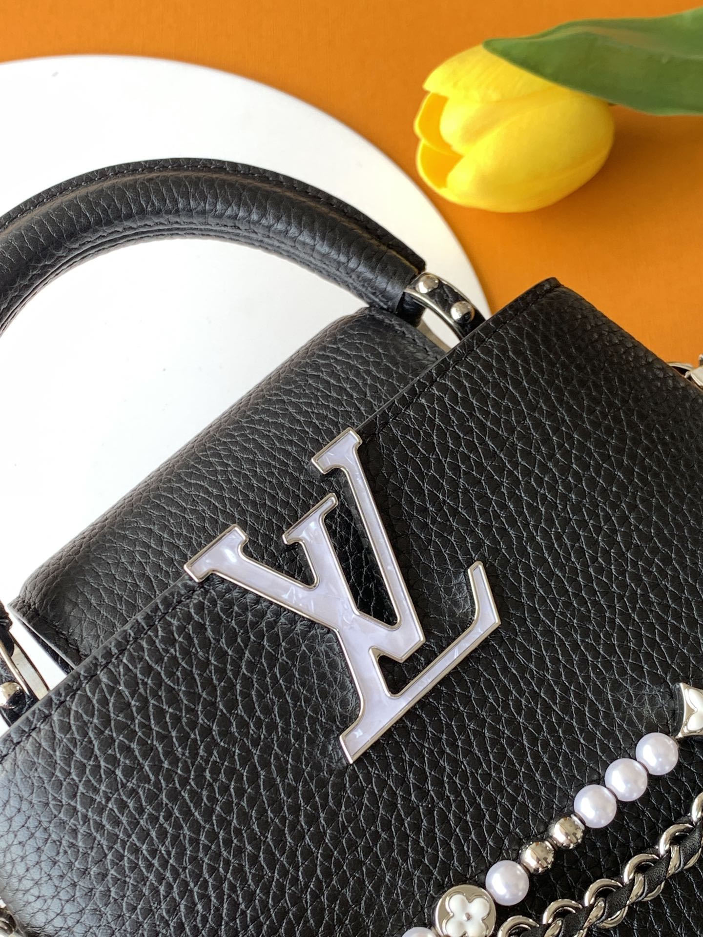 Louis Vuitton Card Holder M11908 in Black