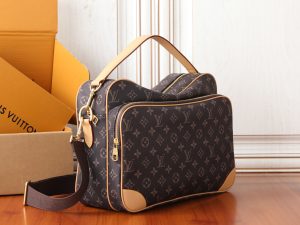 Louis Vuitton Handbag M29853