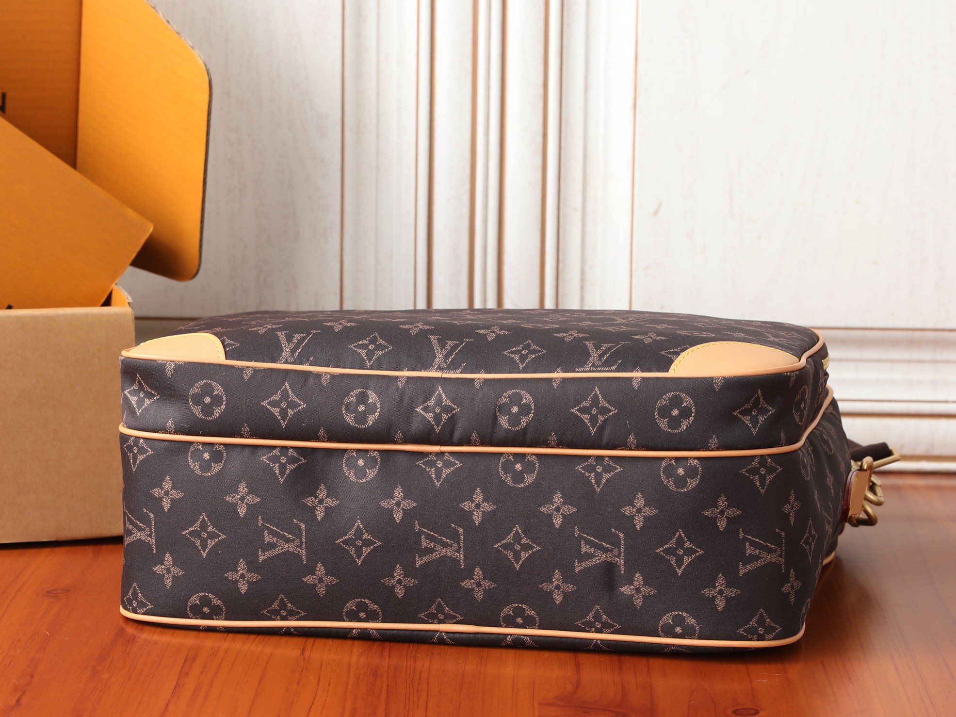 Louis Vuitton Handbag M29853