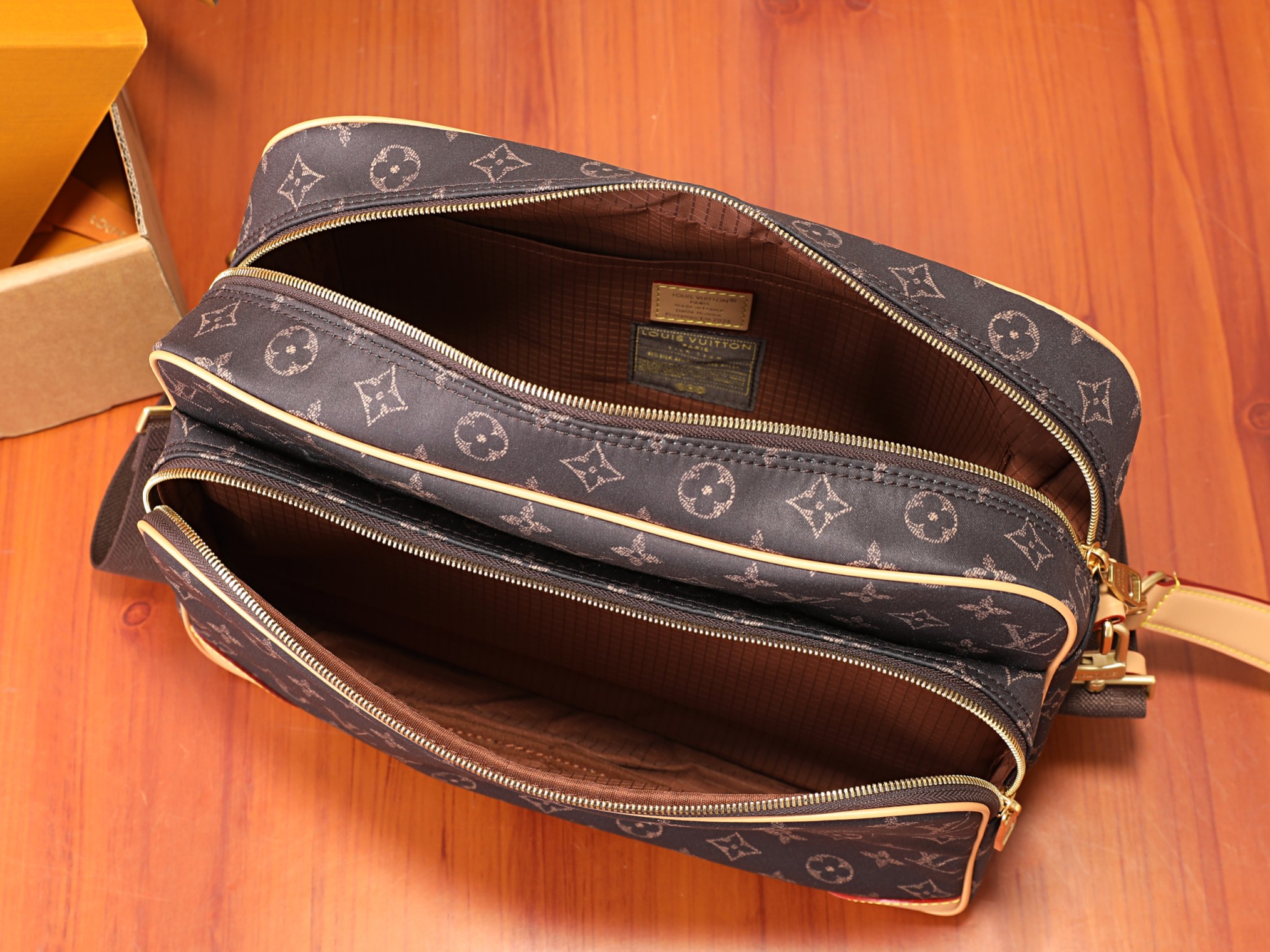 Louis Vuitton Handbag M29853