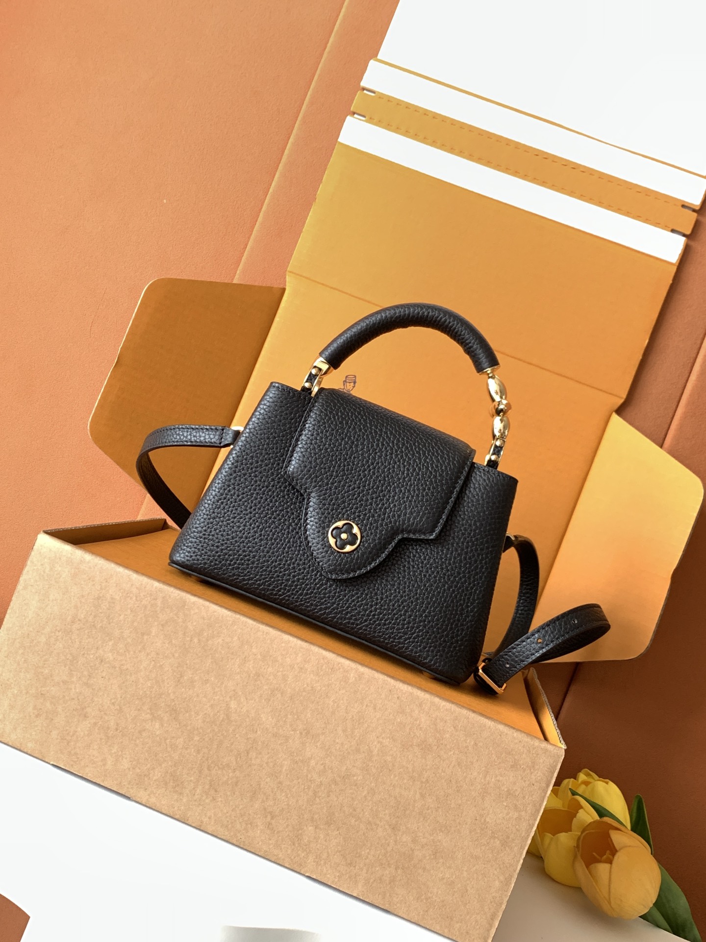 Louis Vuitton Handbag M23943 in Black