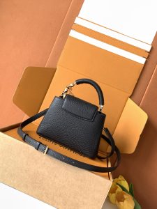 Louis Vuitton Handbag M23943 in Black