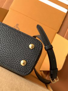 Louis Vuitton Handbag M23943 in Black