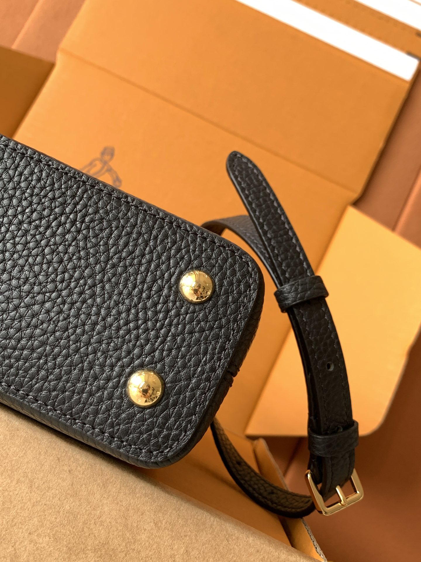 Louis Vuitton Handbag M23943 in Black
