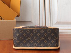 Louis Vuitton Shoulder Bag M29631