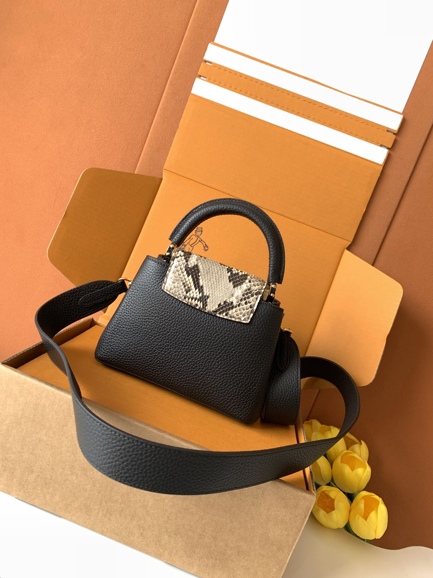 Louis Vuitton Handbag M81208