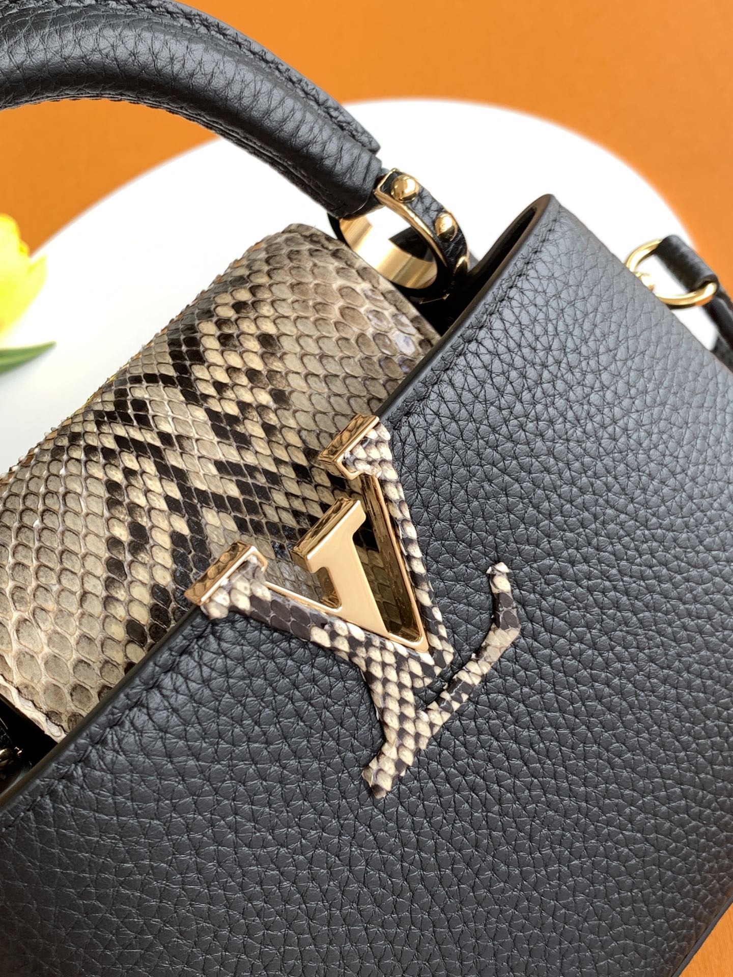 Louis Vuitton Handbag M81208