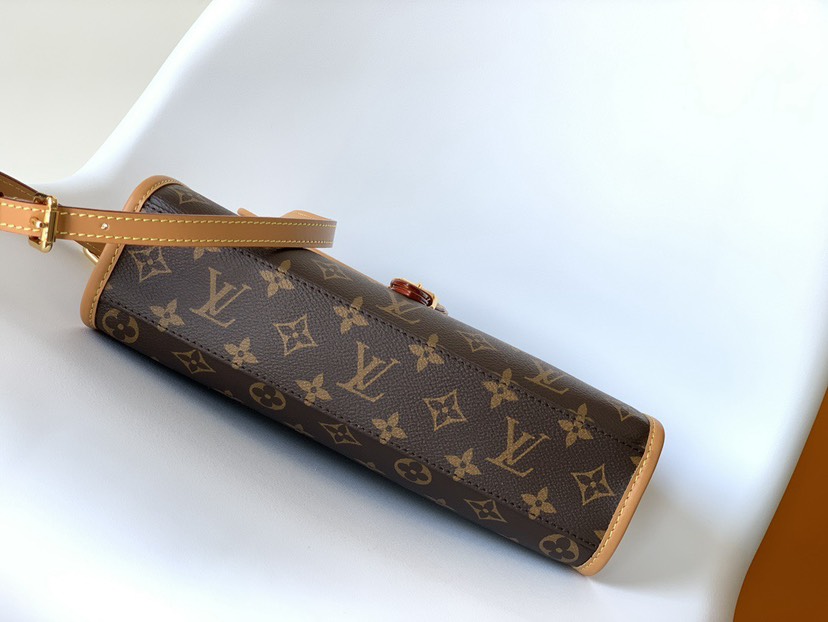 Louis Vuitton Handbag M44919