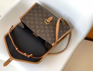 Louis Vuitton Handbag M44919