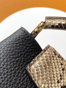 Louis Vuitton Handbag M81410 in Black