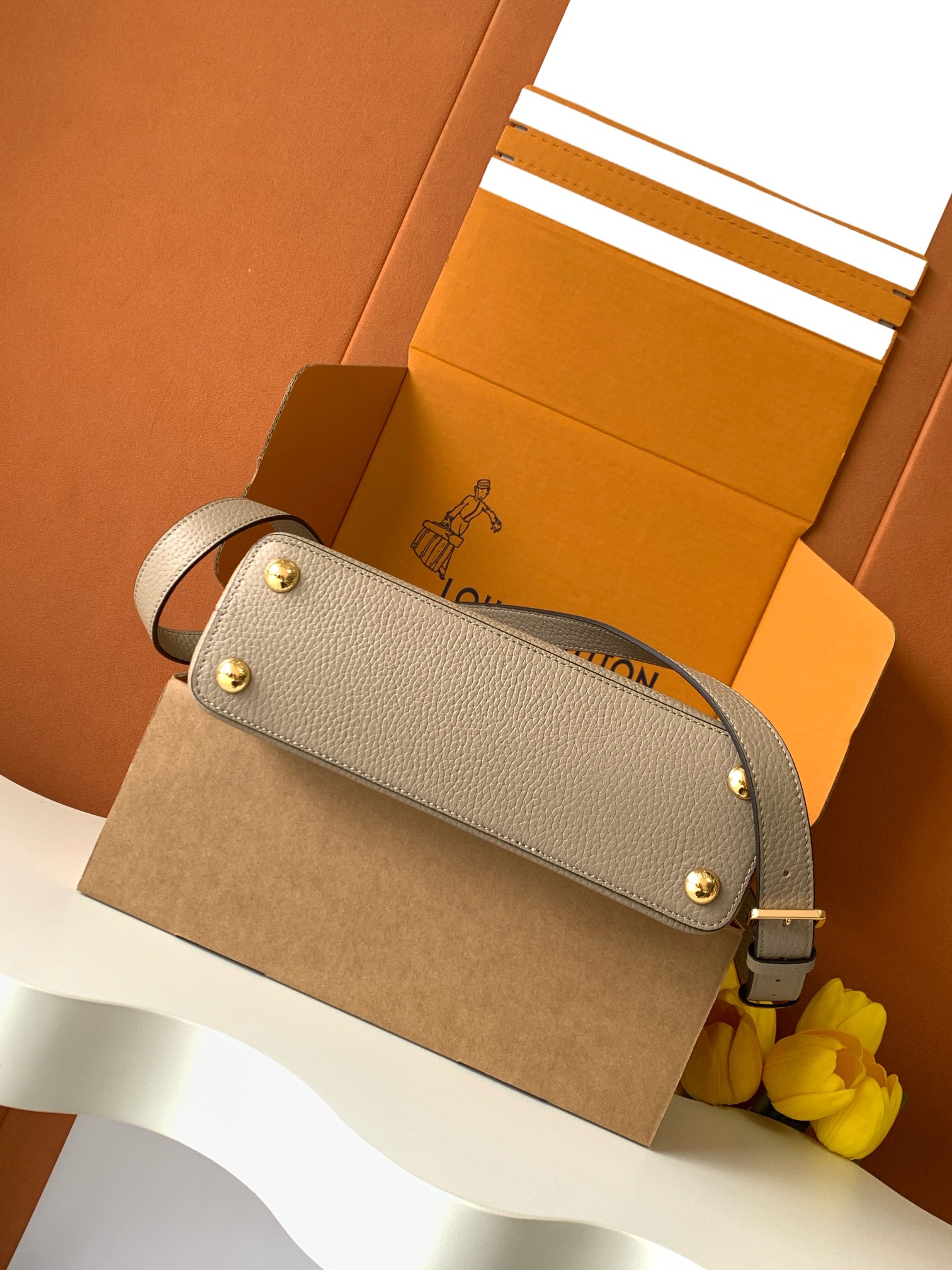 Louis Vuitton Handbag M24728