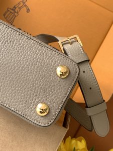 Louis Vuitton Handbag M24728