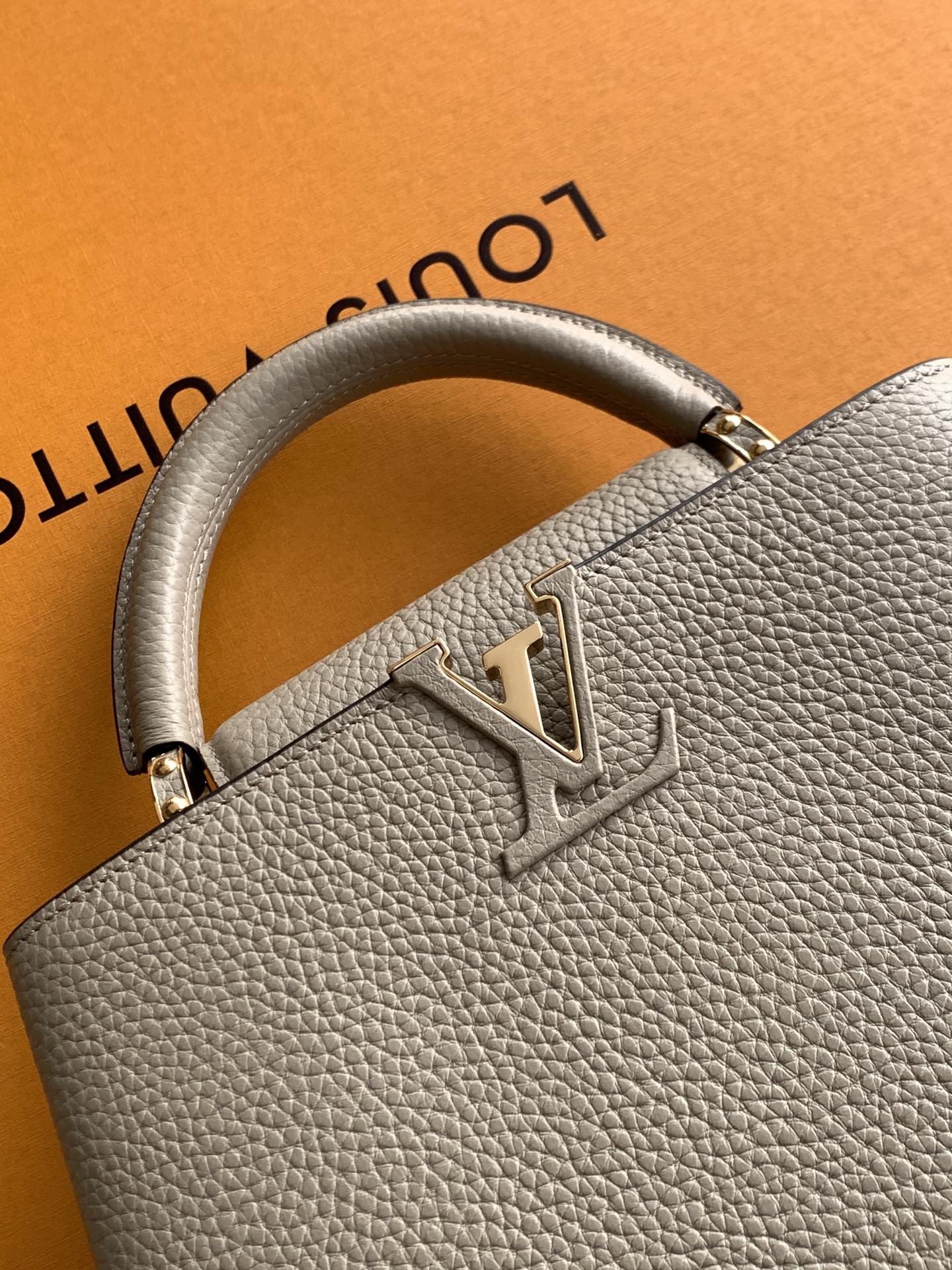 Louis Vuitton Handbag M24728