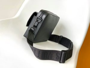 Louis Vuitton Messenger Bag in Black