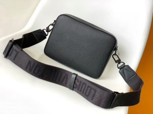 Louis Vuitton Messenger Bag in Black