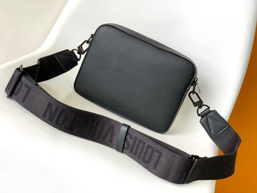 Louis Vuitton Messenger Bag in Black
