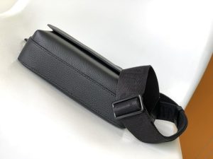 Louis Vuitton Messenger Bag in Black