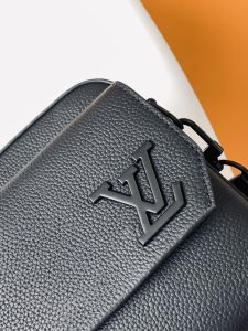 Louis Vuitton Messenger Bag in Black
