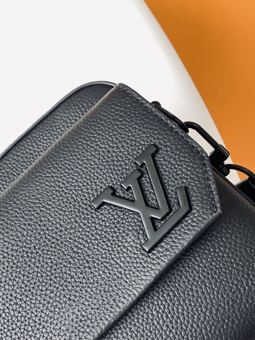 Louis Vuitton Messenger Bag in Black