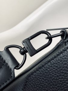 Louis Vuitton Messenger Bag in Black