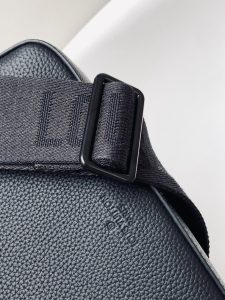 Louis Vuitton Messenger Bag in Black
