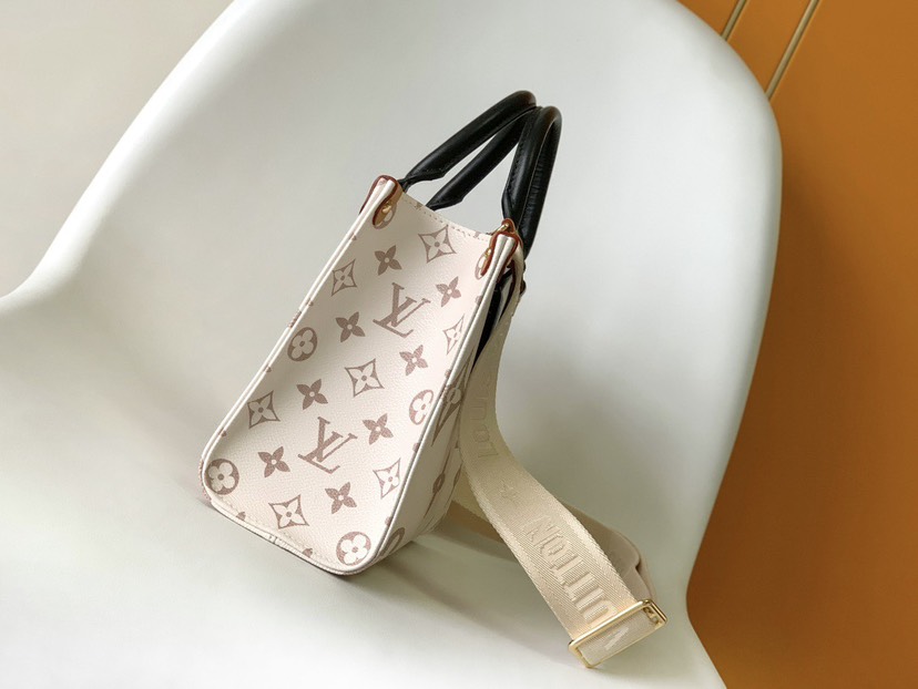 Louis Vuitton Shoulder Bag M46913