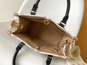 Louis Vuitton Shoulder Bag M46913