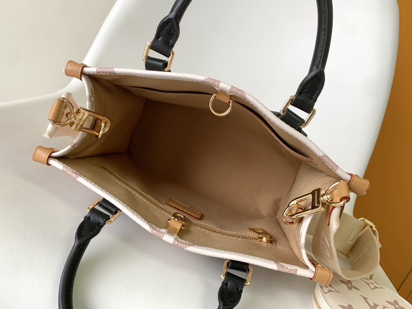 Louis Vuitton Shoulder Bag M46913