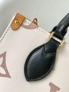 Louis Vuitton Shoulder Bag M46913