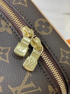 Louis Vuitton Handbag M42265