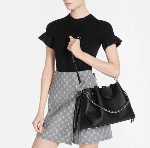 Louis Vuitton Tote Bag M5920 in Black