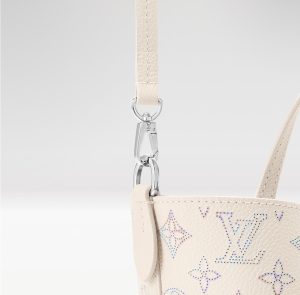 Louis Vuitton Handbag M29900 in Beige
