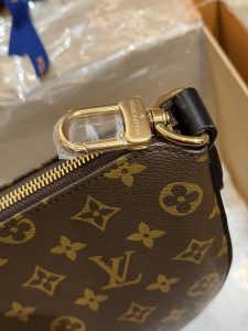 Bag 1228703348