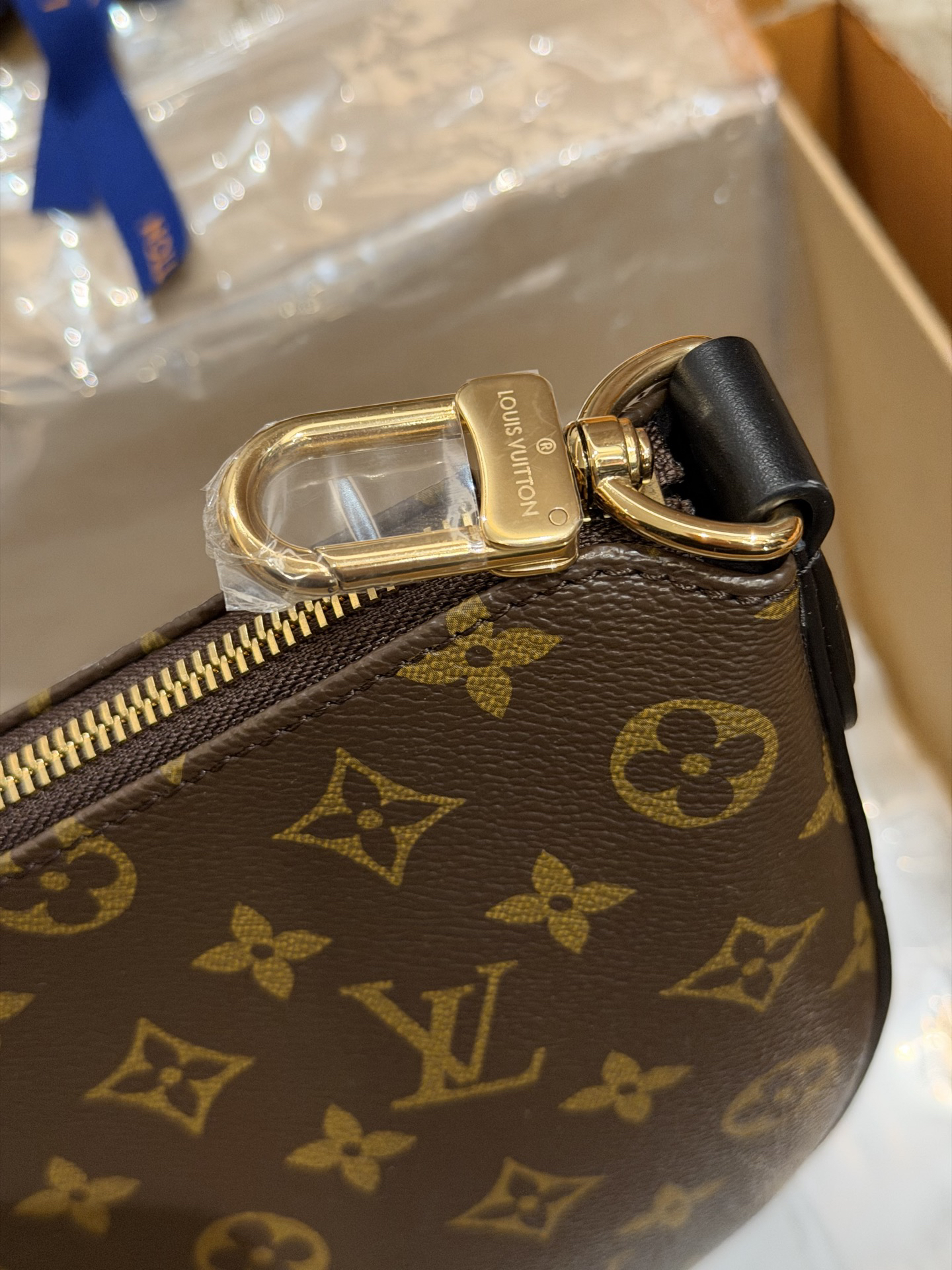 Bag 1228703348
