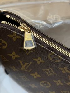 Bag 1228703348