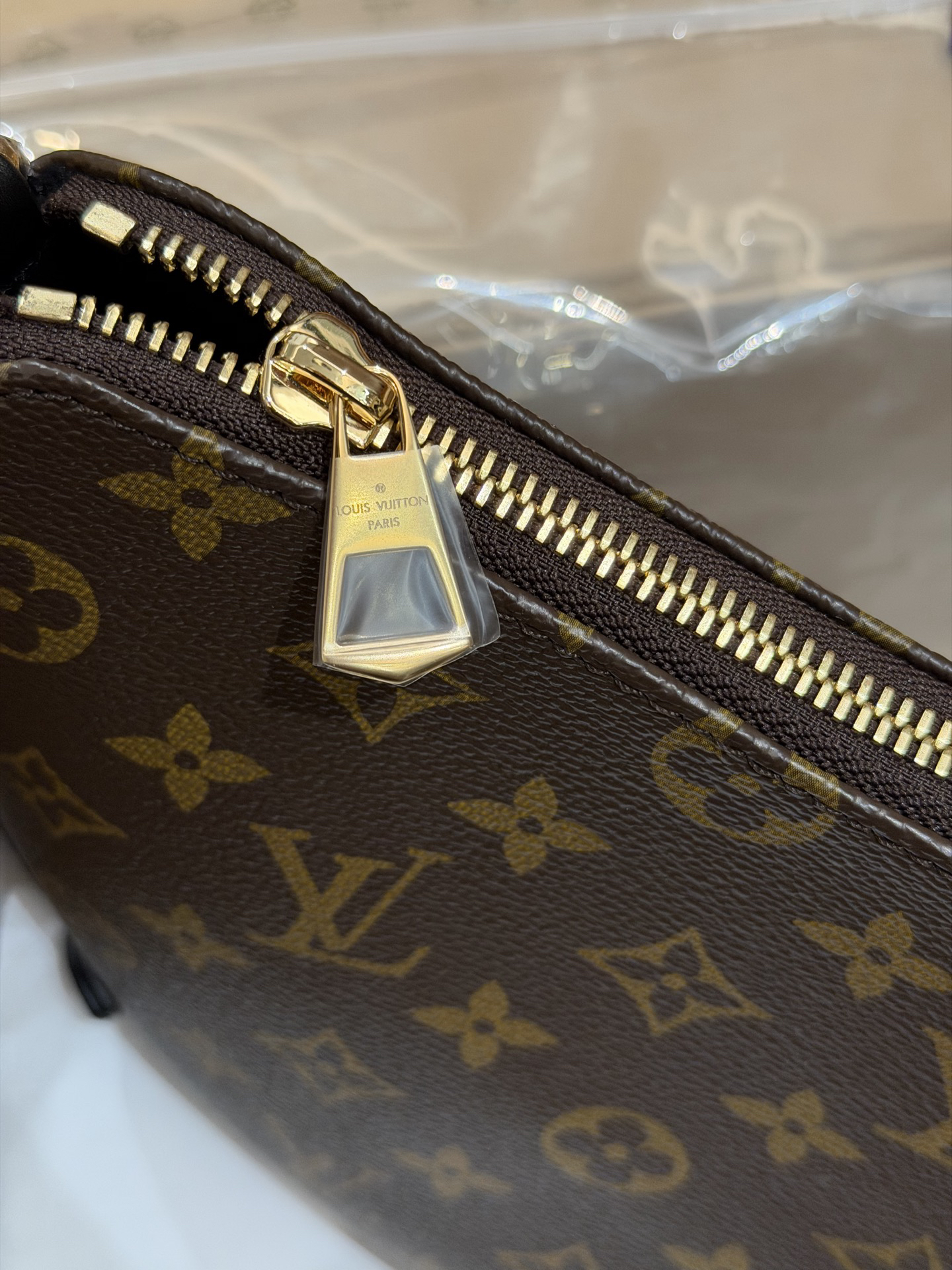 Bag 1228703348