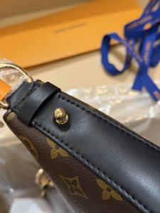 Bag 1228703348