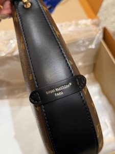 Bag 1228703348