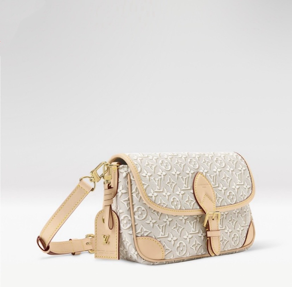 Louis Vuitton Handbag M29795 in Grey