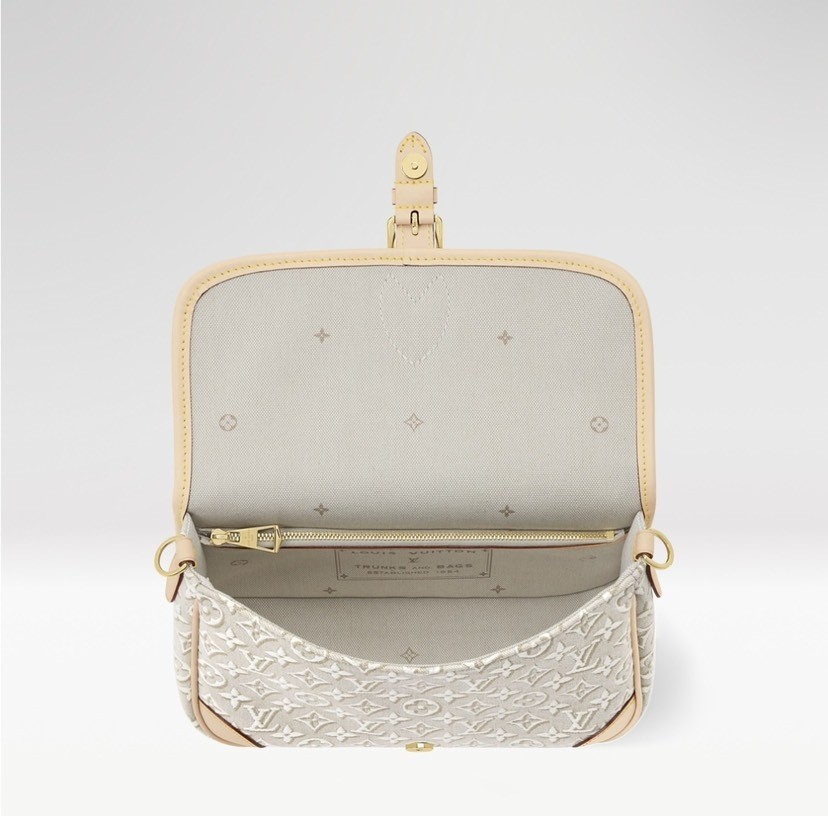 Louis Vuitton Handbag M29795 in Grey