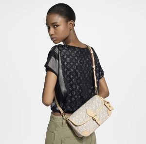 Louis Vuitton Handbag M29795 in Grey