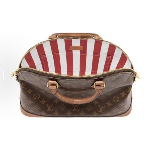 Louis Vuitton Handbag in Brown