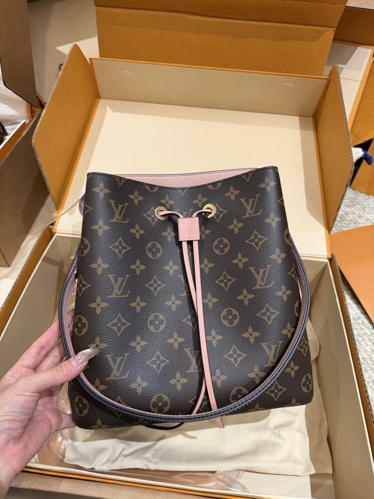 Bag 1228703357