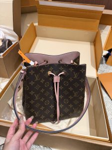 Bag 1228703357